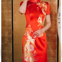#QIPAO #旗袍 #Cheongsam |#榕缇新中式嫁衣定制 #RongtiDesign #April2021| #FashionLookBook your everyday timeless  innovative #TraditionalChineseQipao #Cheongsam prosperity Classic  #RedQipao your individual handcrafted sewn expressing Femininity elegant sophisticated intelligent with  golden phoenixes Chinese embroidery..